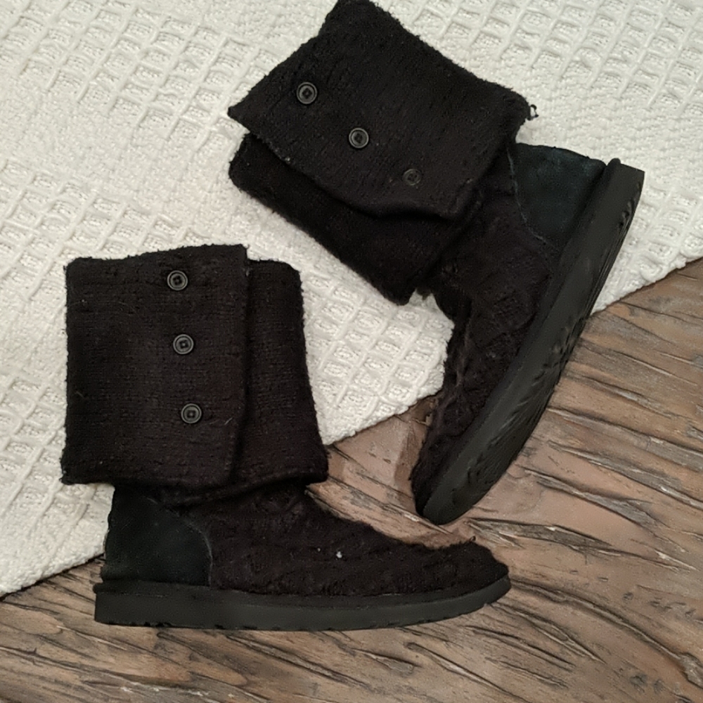 UGG Boots - Picture 2 of 2